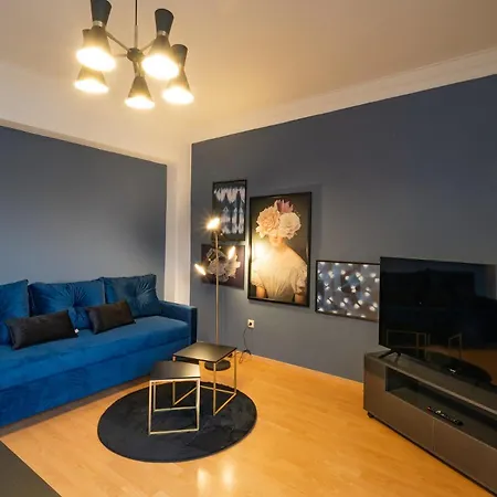 Aufzug Balkon 75m2 Zentral شقة