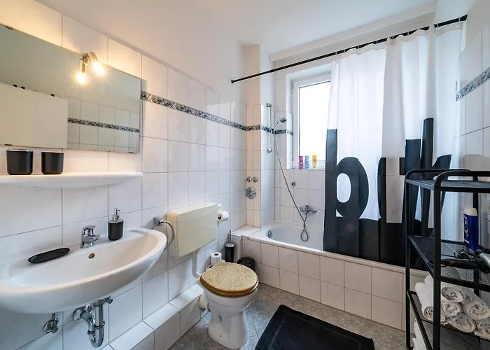 公寓 Aufzug Balkon 75m2 Zentral